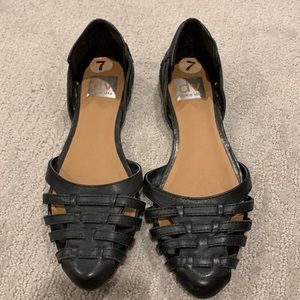 Size 7 black strappy Dolce Vita flats